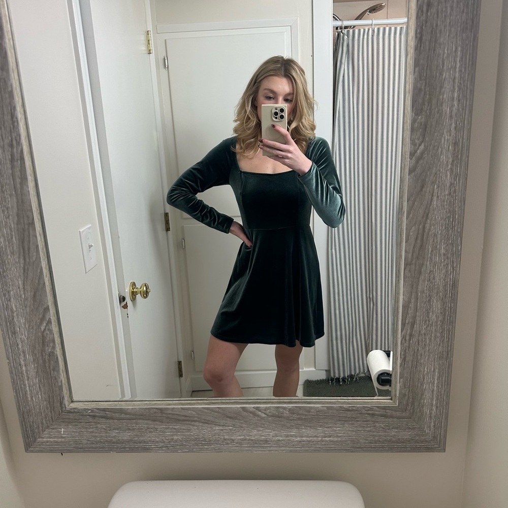 Old Navy Dark Green Velvet Long Sleeve Dress